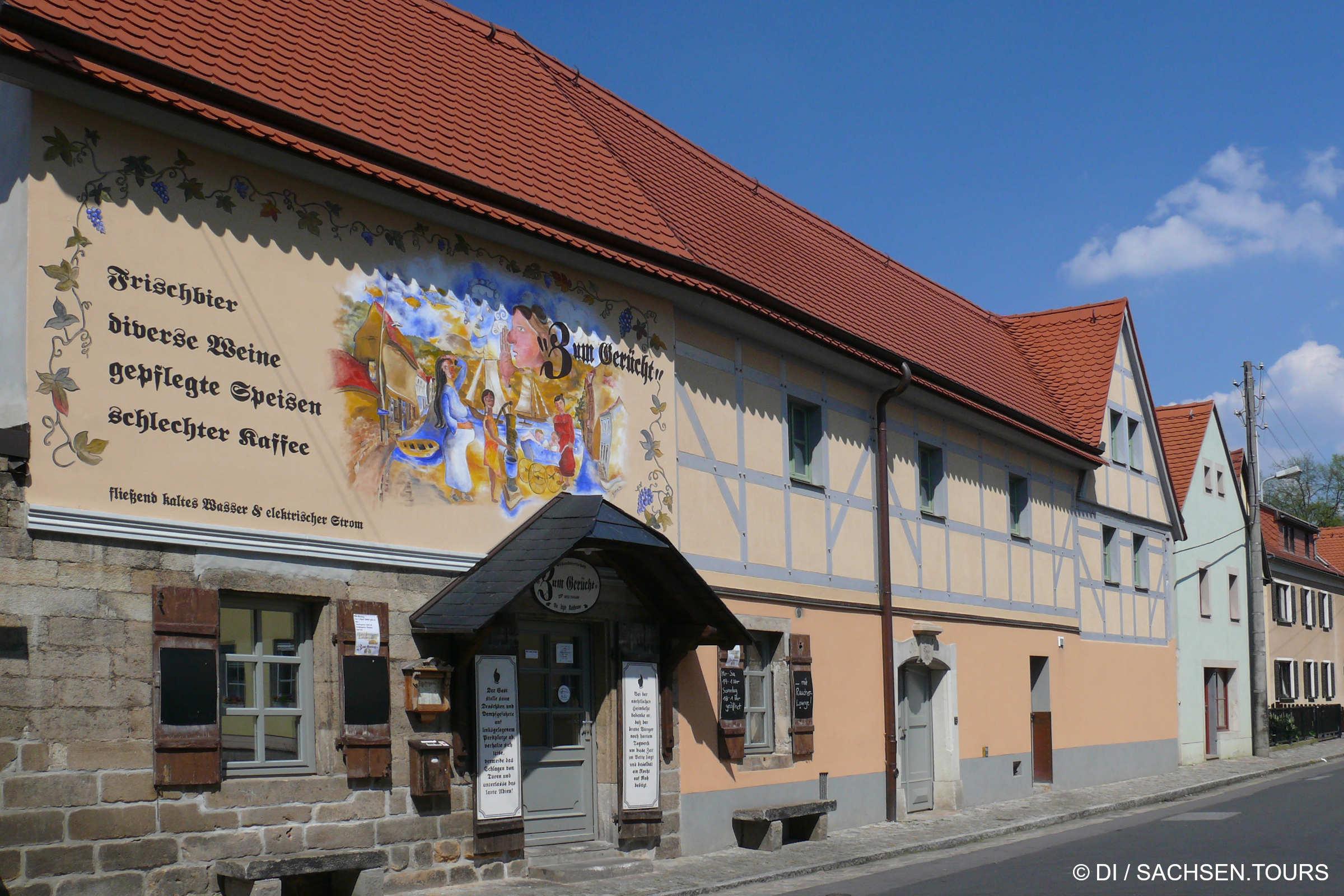 Zum Gerücht in Laubegast - Fachwerkhaus mit Wandgemälden im historischen Stadtteil